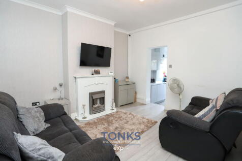 Modernised throughout - perfect for first time buyers - Belgrave Road, Halesowen, B62 9HA