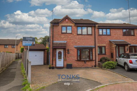 Balmoral Close, Halesowen, B62 8TL