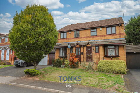 Surrey Drive, Kingswinford, DY6 8HR