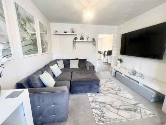 LOUNGE1.jpg