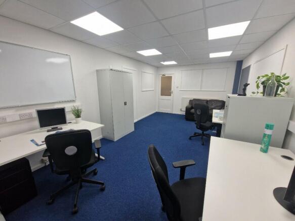 4 Person office