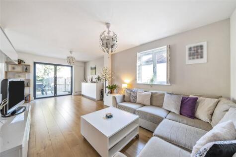 Dudley Close, Addlestone, Surrey, KT15