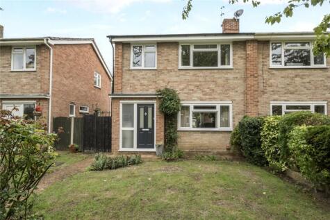 Bois Hall Road, Addlestone, Surrey, KT15