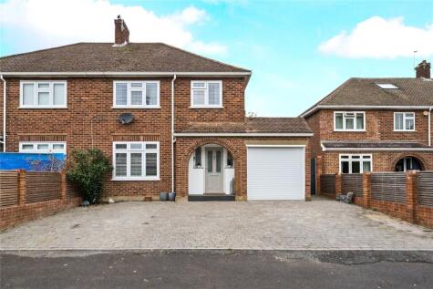 Leigh Close, Addlestone, Surrey, KT15