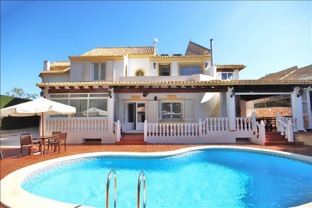 Pool to villa 