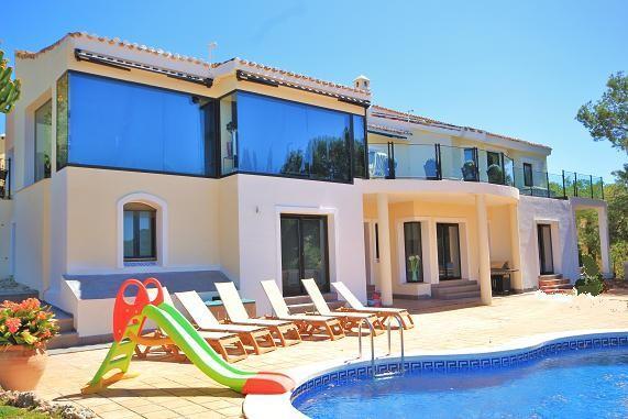 Pool to Villa