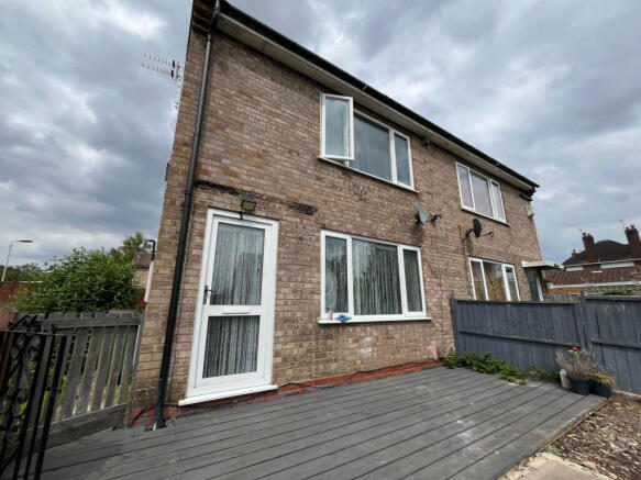 1 Bedroom Semi-Detached House on Westleigh Road