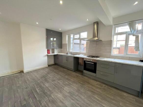 Fully Furnished Double Bedroom on Catherine Stree