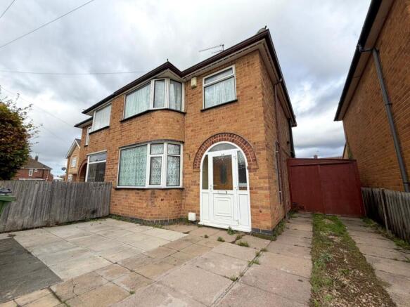 Three Bedroom Semi Detached House on Willow Road