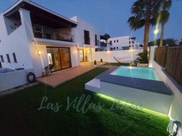 TOWNHOUSE WITH POOL AND TERRACES, San Rafael