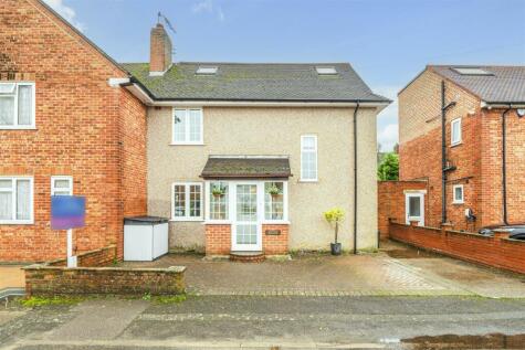 Monks Close, Ruislip, HA4