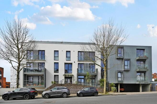 Russell house bn3 - front shots (2).jpg