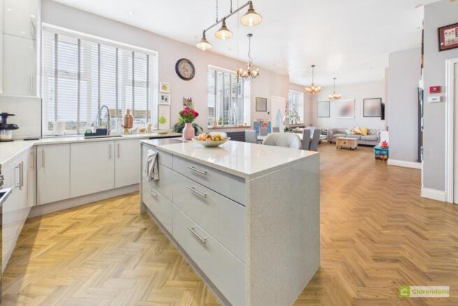 CAM02528G0-PR0414-STILL011