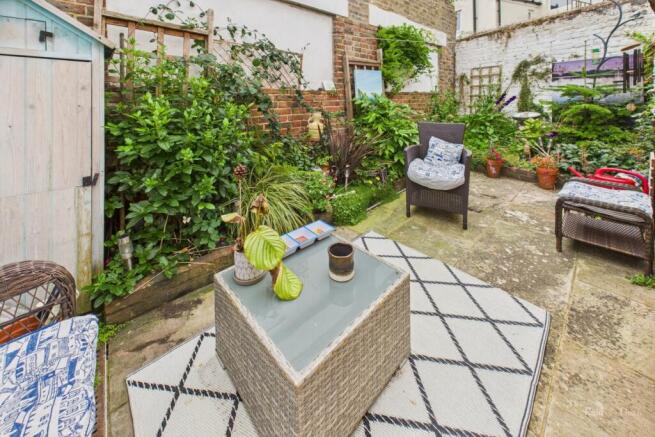 CAM02528G0-PR0388-STILL006