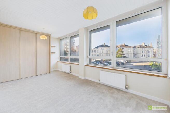 CAM02528G0-PR0425-STILL010