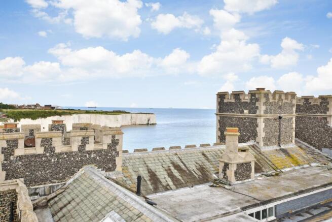 Kingsgate castle ...