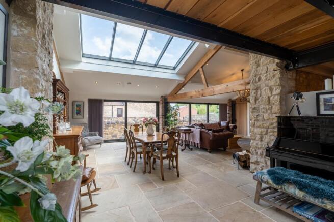 Lounge/Dining Room