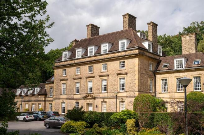 Communal Exterior and Gardens