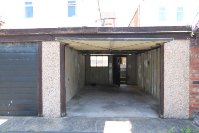 Garage To Rent In Park Road Blackpool Fy1