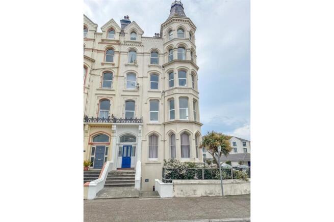 2 Premier Court (43).jpg