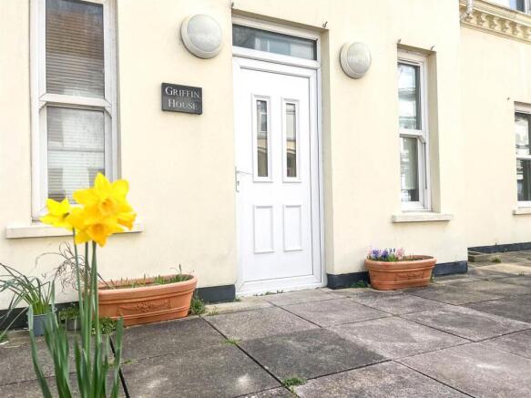 9 Griffin House-9.jpg