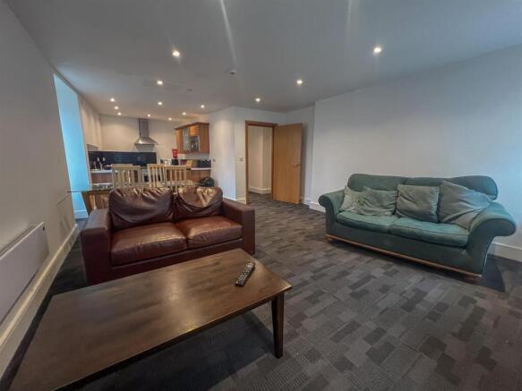 Apt 18 The Courtyard-7.jpg