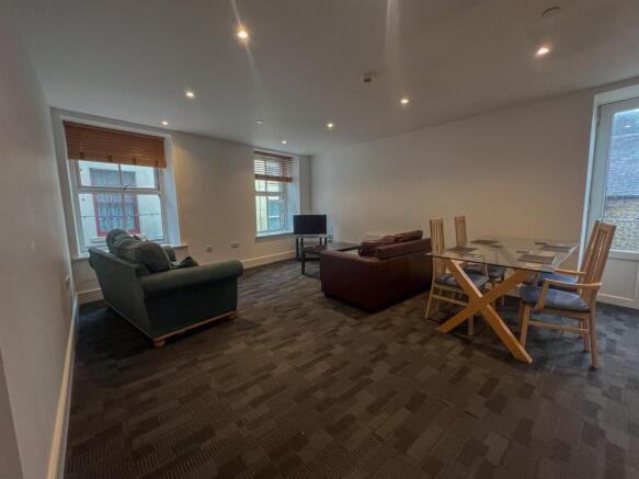 Apt 18 The Courtyard-8.jpg