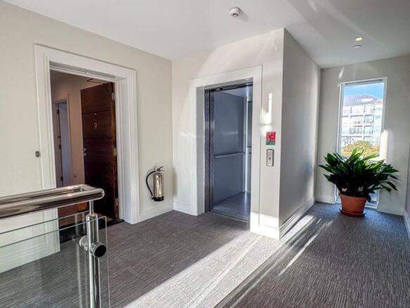 9 Royal Shore Apartments, Port Erin (13).jpg