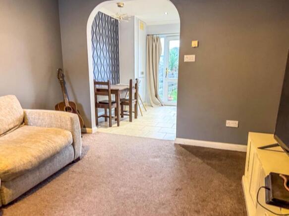 6 Cronk Y Berry View, Douglas (4).jpg