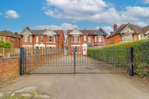 Portsmouth Road, Woolston