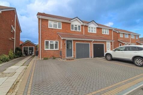 Perryfield Gardens, Castle Dean, Bournemouth, BH7