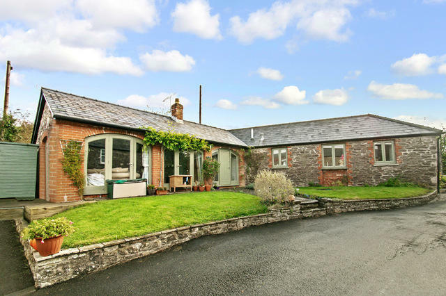 2 bedroom detached bungalow for sale in 3 The Old Stables, Ross Road ...