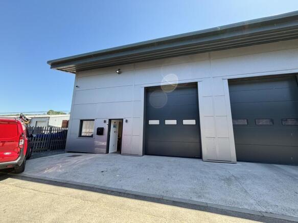 Large Commercial Unit for Let