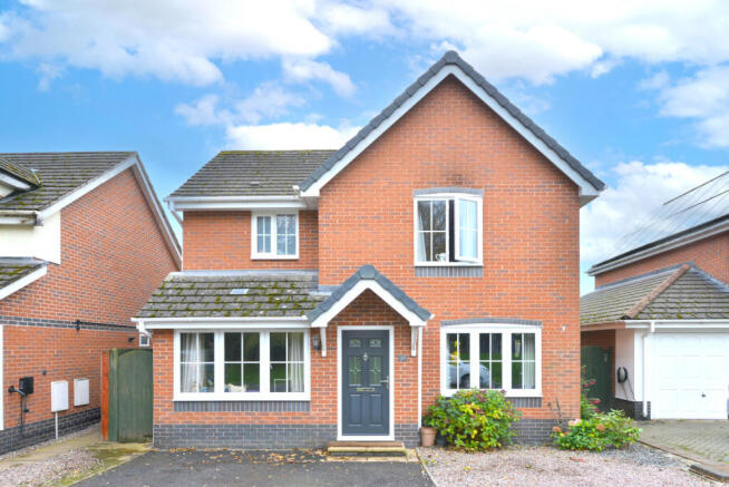 Attractive Three Bedroom Detached Family Home
