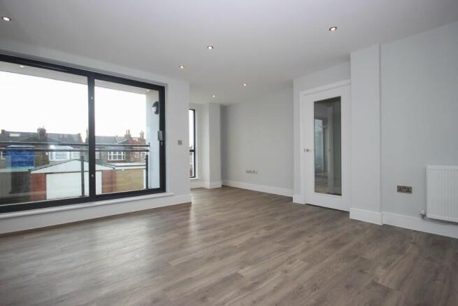 Lounge/Dining Area