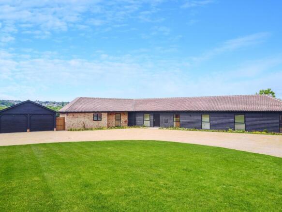 3 Bedroom Barn Conversion For Sale In New Barns Farm Chigwell