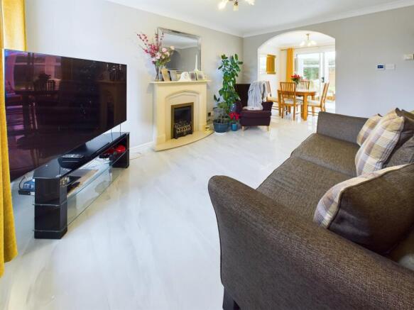 Lounge/Dining Room
