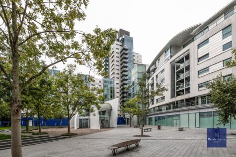 Empire Square West, Empire Square, London, SE1