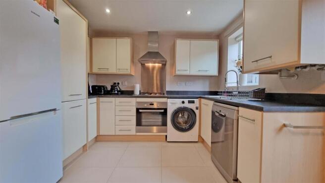 MODERN KITCHEN DINER