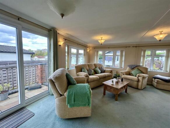 24 THE OAKS LOUNGE 2B.jpg