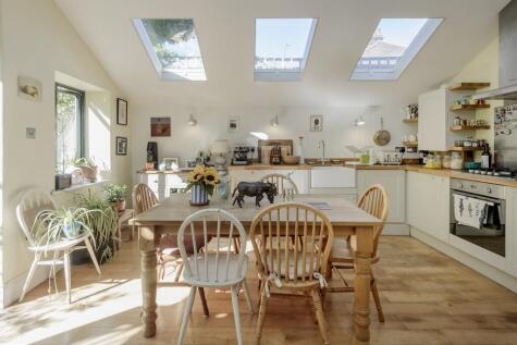 Eynham Road, London, W12