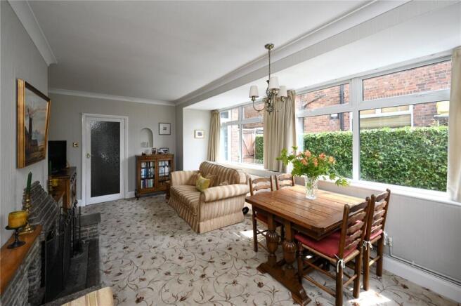 Lounge/Dining Room