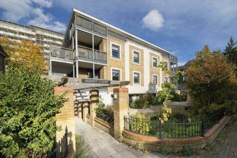 Chiswick - 3 bedroom flat for sale