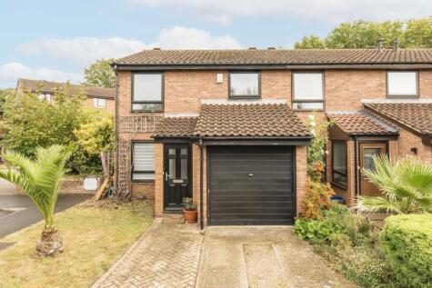 Oliver Close, Chiswick