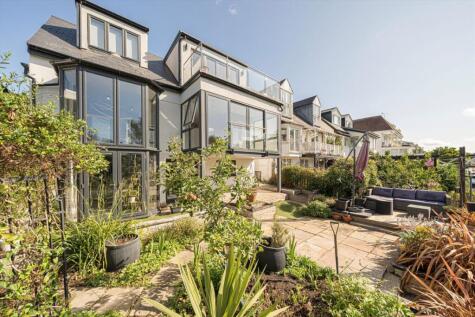 Riverside, Sunbury-On-Thames