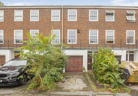 Broom Park, Teddington