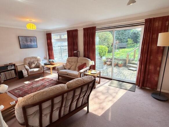Lounge Pic 1