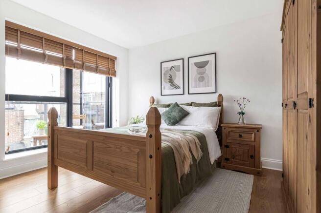 Main bedroom & balcony