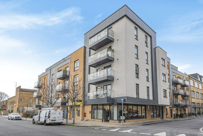 2 bedroom apartment for sale in Fairbridge Road, London, N19