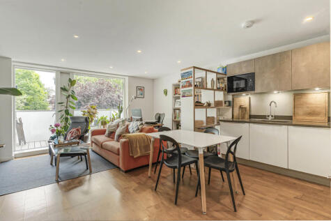 Kings Avenue, London, SW4